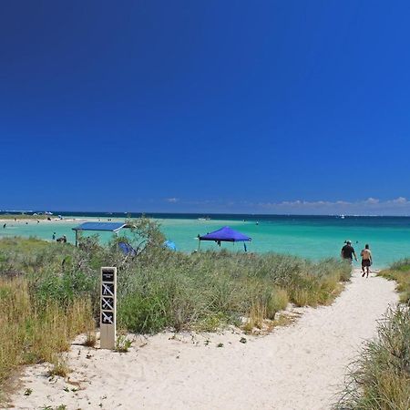 Ningaloo Club Backpackers Hostel Coral Bay Bagian luar foto