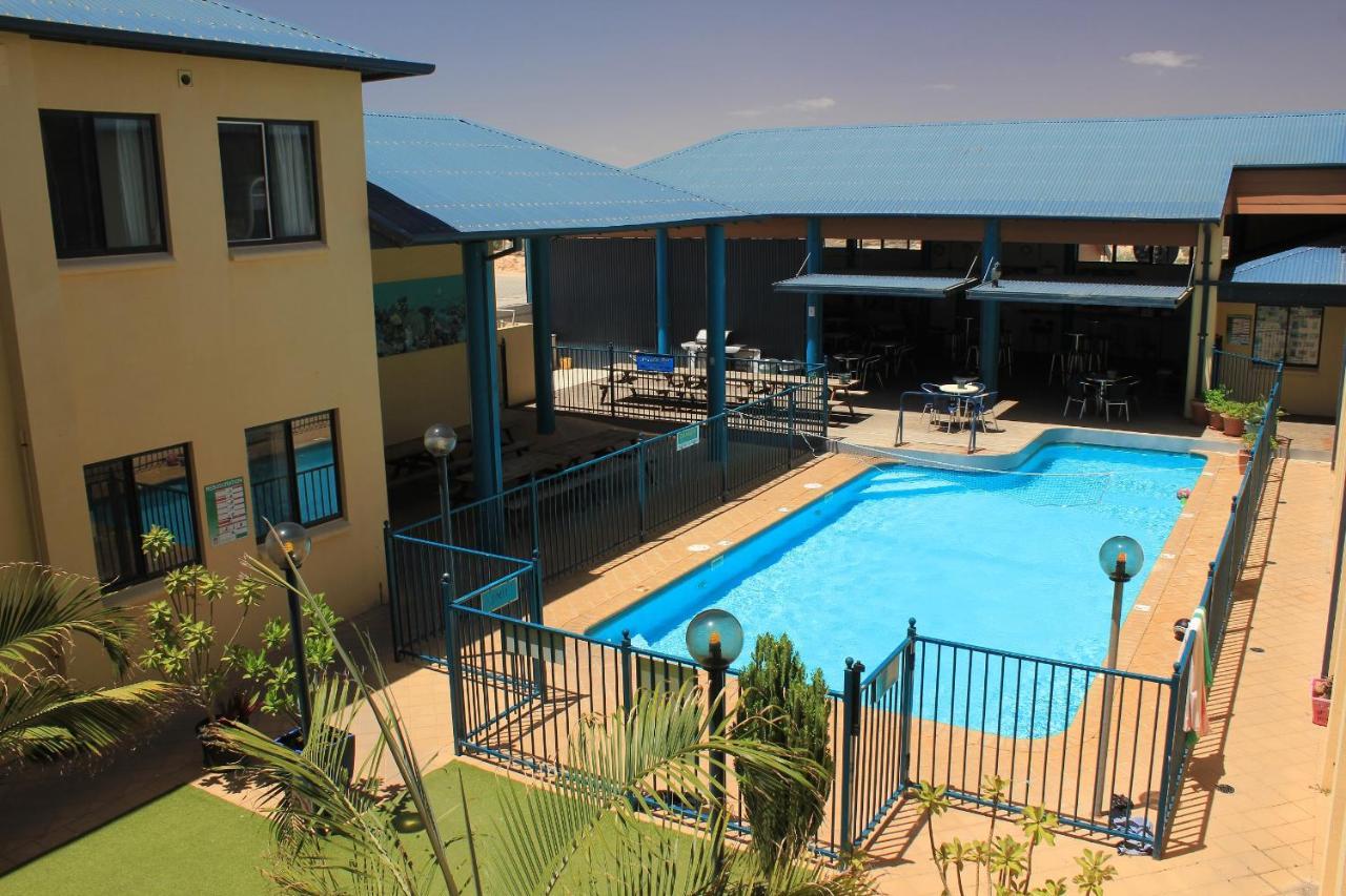 Ningaloo Club Backpackers Hostel Coral Bay Bagian luar foto