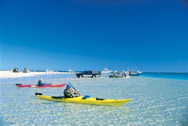 Ningaloo Club Backpackers Hostel Coral Bay Bagian luar foto