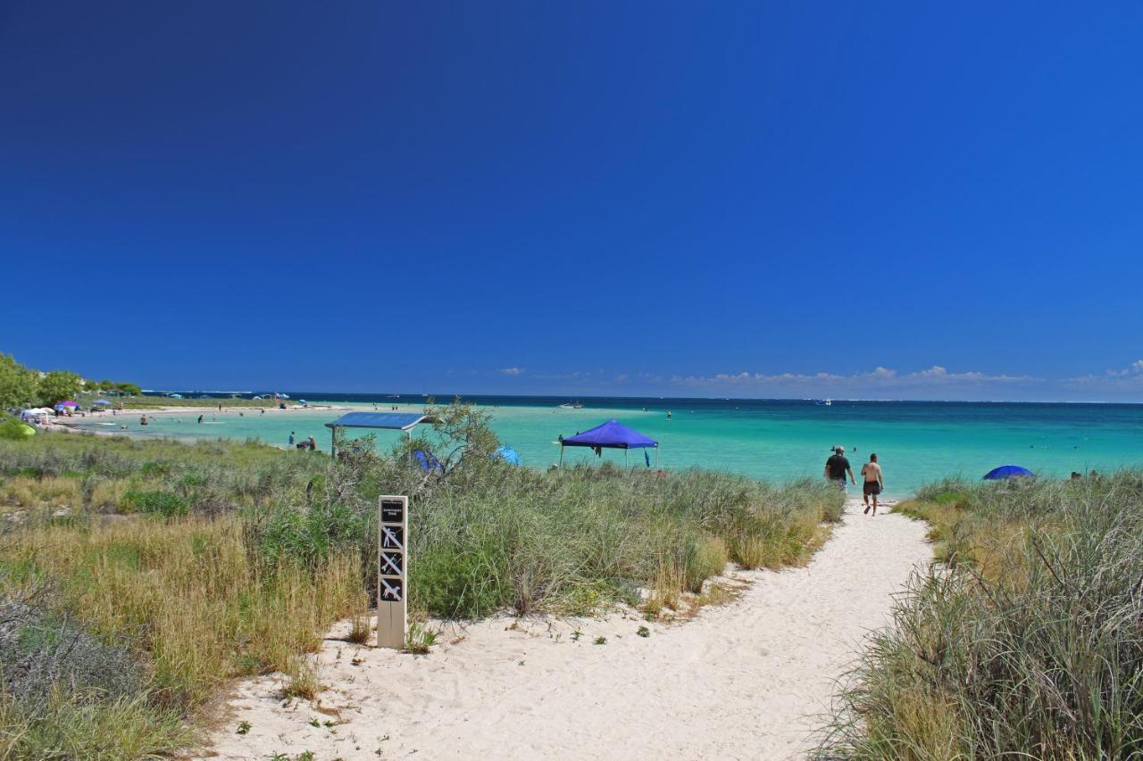 Ningaloo Club Backpackers Hostel Coral Bay Bagian luar foto